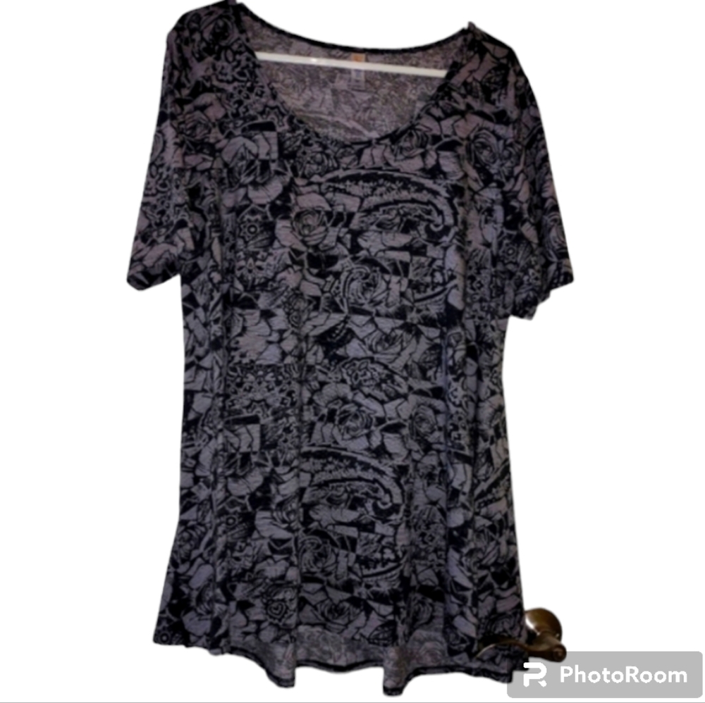 Women's Lularoe Black & Gray Tattoo Goth Roses Top L Large w Side Slits